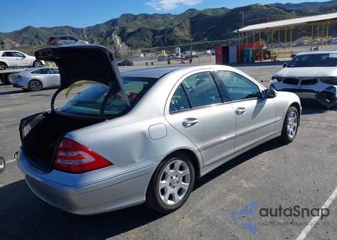 2005 Mercedes-Benz C 320 Luxury/Sport z USA, uszkodzony, nr VIN WDBRF64J85F576532